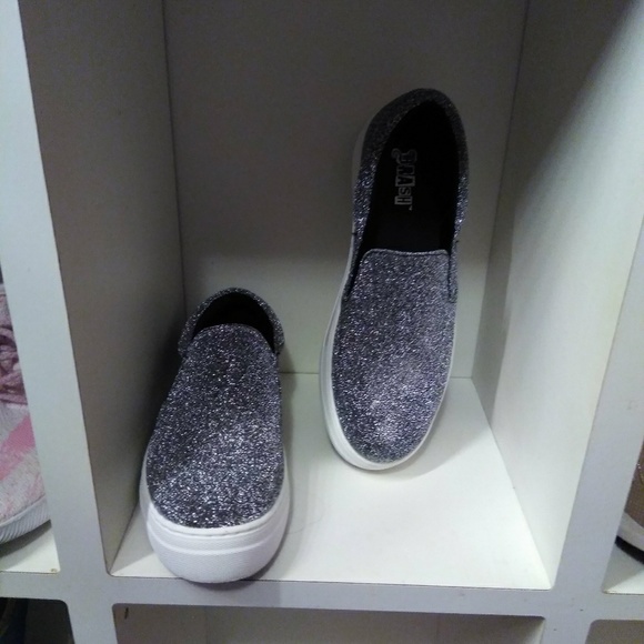 Slip on shoes - Picture 2 of 3